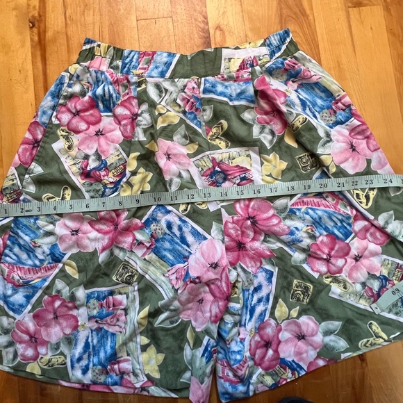 Vintage floral shorts Fits S-M - Picture 6 of 7